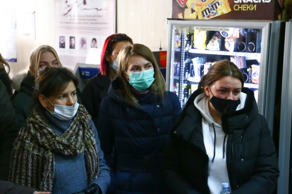 Игорь Бабушкин лично встретился с родителями пострадавших от отравления детей и успокоил их