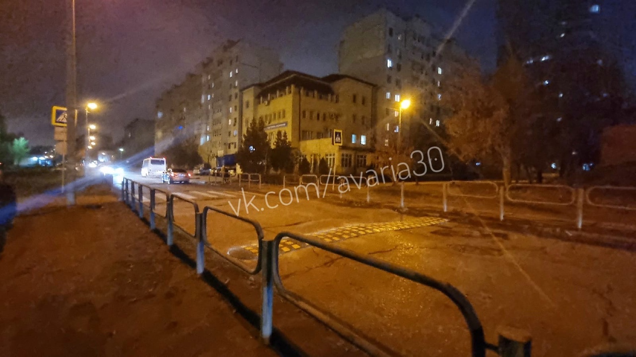 На одной из самых убитых астраханских дорог установили "лежачего полицейского"