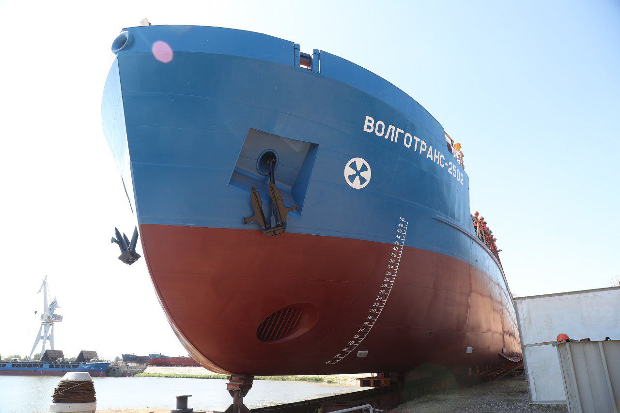Новый танкер-химовоз торжественно спустили на воду на астраханском заводе