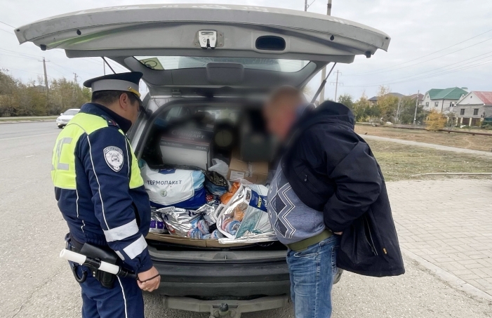 В Астрахани остановили машину москвича с 12 банками черной икры и 100 кг рыбы без чеков