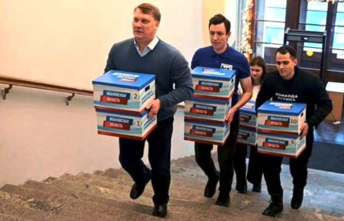 Астраханская область отправила первую партию подписей, собранных в поддержку Владимира Путина