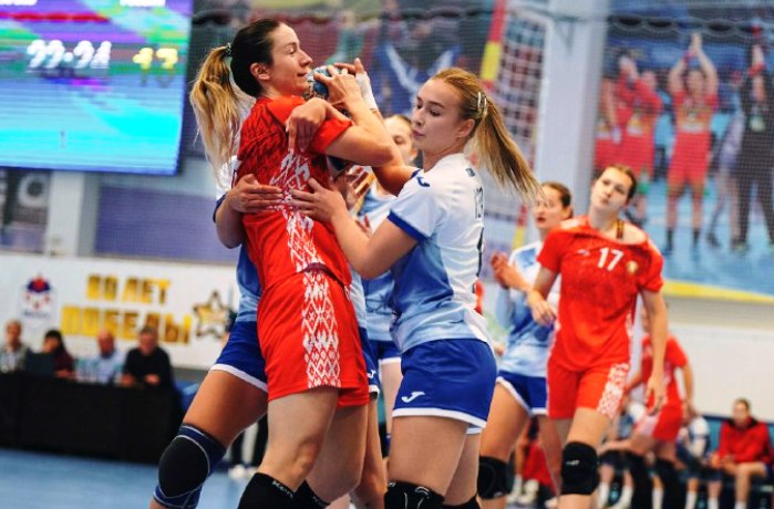 Гандболистки «Астраханочки» сыграли в двух спаррингах сборных России и Беларуси