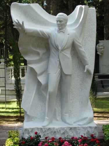 В Астрахани установят памятник Муслиму Магомаеву