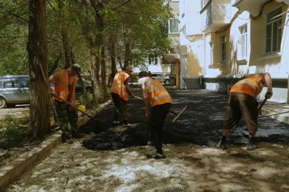 Во дворах Кировского района заменят асфальт