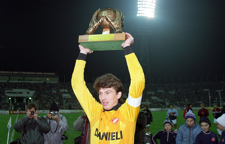 Прославленному астраханцу, лучшему вратарю мира сегодня 60 лет!