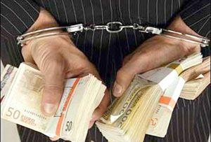 Судебные приставы возмещают ущерб астраханцам, пострадавшим от коррупции 