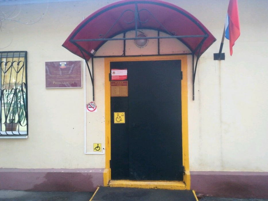 Астраханца, который чуть не перерубил врача топором, отправили в психушку