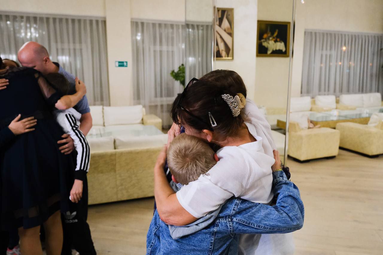 11 детей-сирот из Донбасса обрели в Астрахани родителей