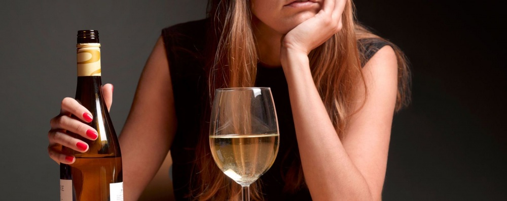 Жена и полиция четверо суток искали астраханца, пока он пил за встречу со старой знакомой