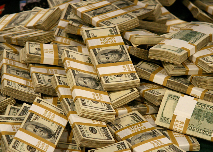 Члены астраханской ОПГ пытались украсть 500 тысяч долларов с иностранных банковских карт