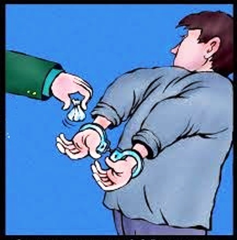 В Астрахани опер систематически подкидывал наркотики ради повышения показателей своей работы