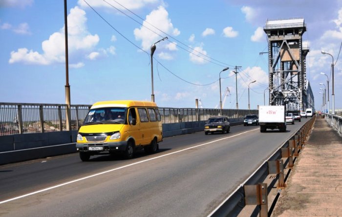 В Астрахани на три месяца ограничат движение грузовиков через Старый мост