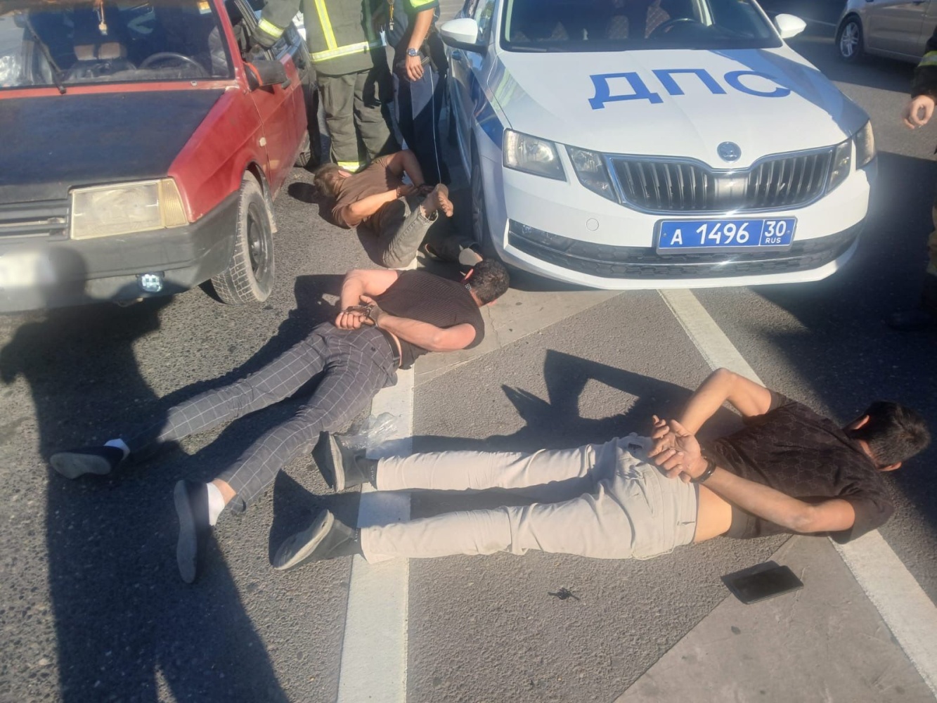 В Астрахани на дороге полиция скрутила наглого водителя и его свиту