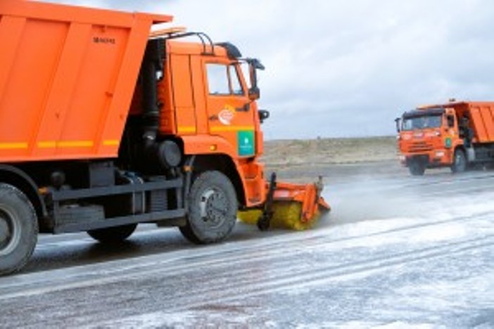 На федеральных трассах Астраханской области в постоянном режиме дежурят более 70 дорожных машин