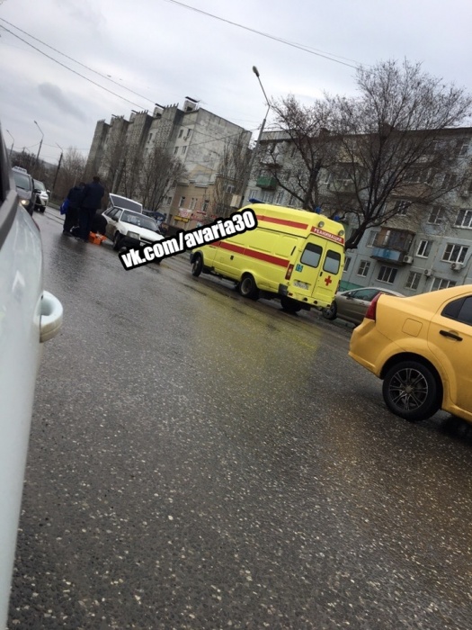 Сбит мужчина на пешеходном переходе в Астрахани