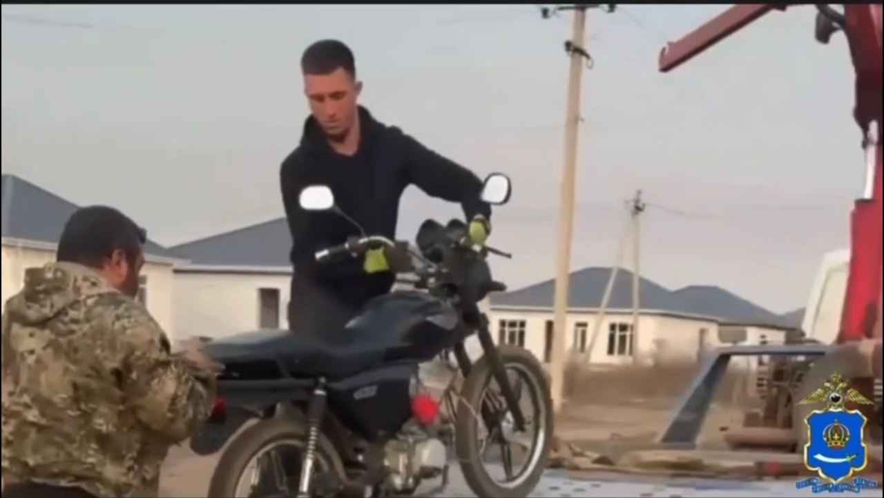  На дорогах Астрахани ловят мопедистов