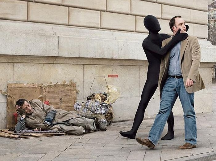 В Астрахани автомобиль с умирающим человеком внутри простоял на дороге 13 часов