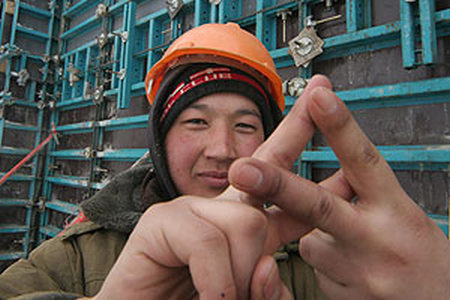 В Астрахани нелегальные мигранты жили в частном секторе под снос