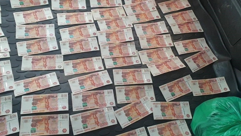 Появились кадры задержания главы администрации Камызякского района Романа Попова и его первого заместителя