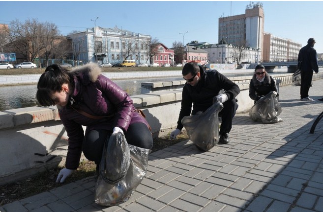 В «Дне чистоты», организованном мэрией Астрахани, приняли участие 600 горожан