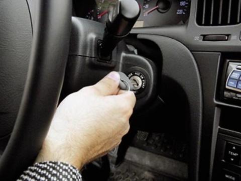 Сторож астраханской базы отдыха взял покататься и утопил служебный автомобиль в полоях