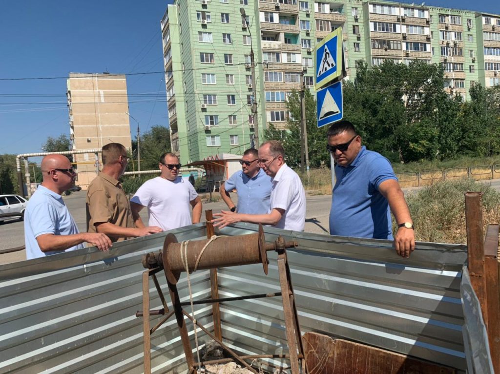 Игорь Седов провел выездное совещание по ремонту канализации в Военном городке