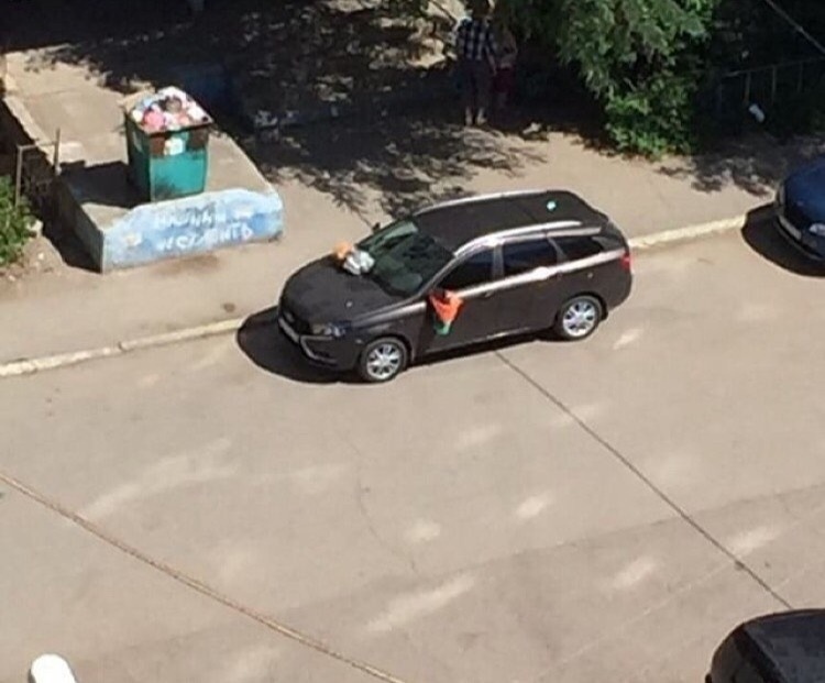 Астраханцы устроили самосуд над водителем Лексуса. ВИДЕО