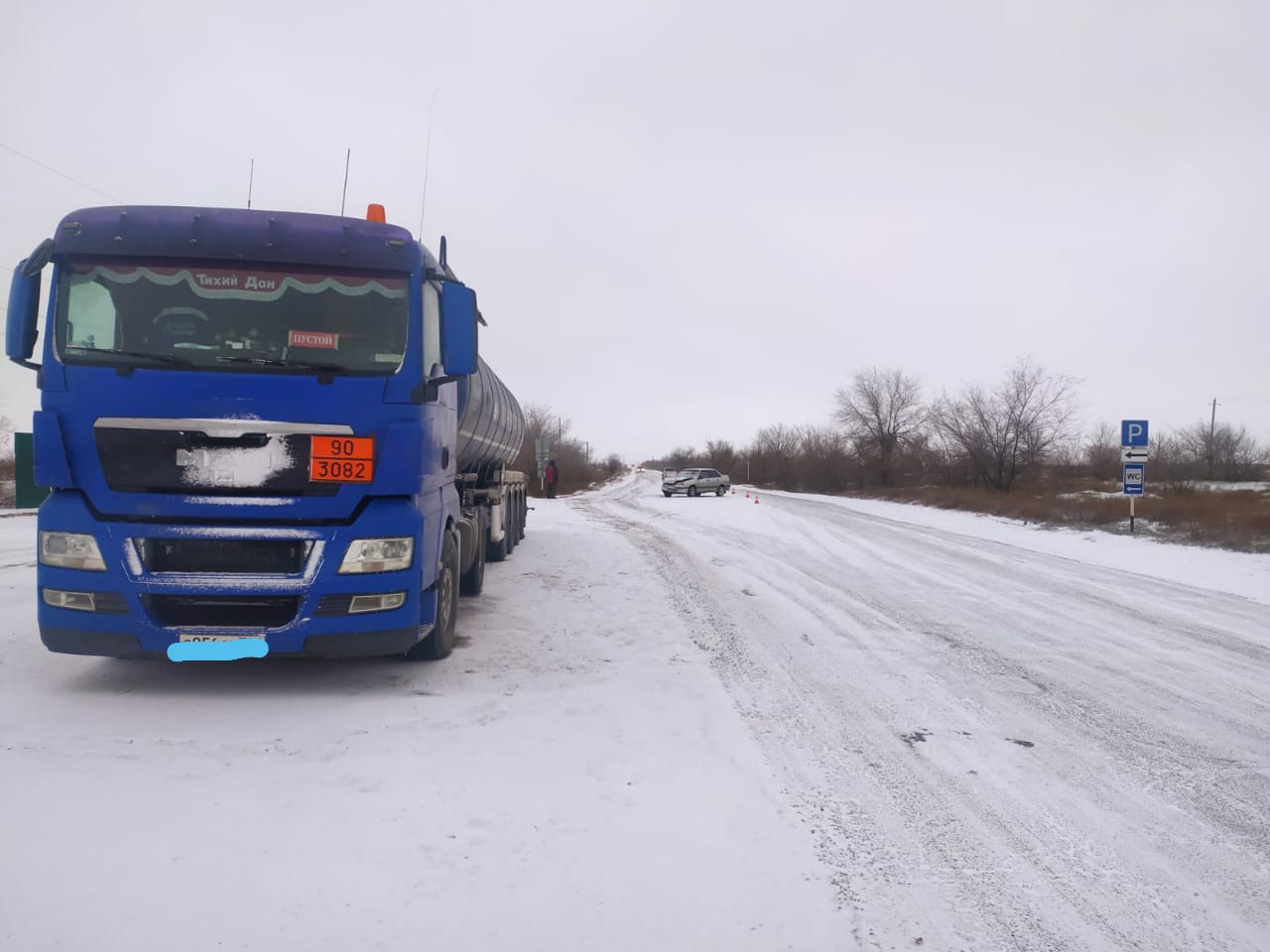 Под Астраханью легковушка врезалась в газовоз