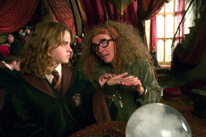 Потомственная гадалка обманула астраханок на полтора миллиона