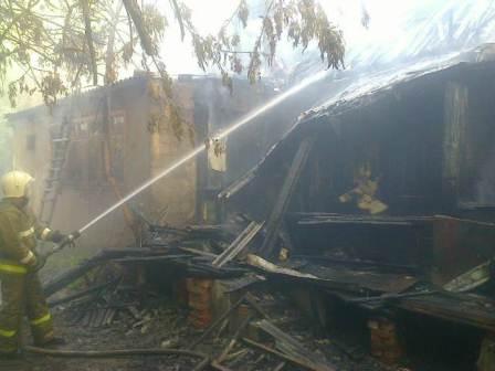 За сутки в Астрахани сгорели два дома из-за неосторожности жильцов