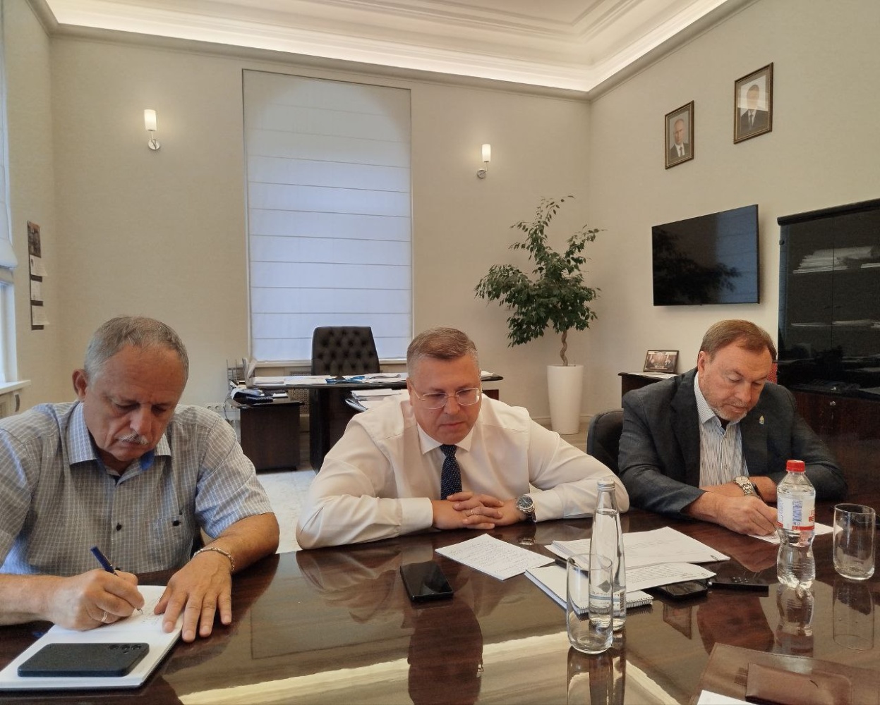 На что астраханцы пожаловались вице-губернатору региона