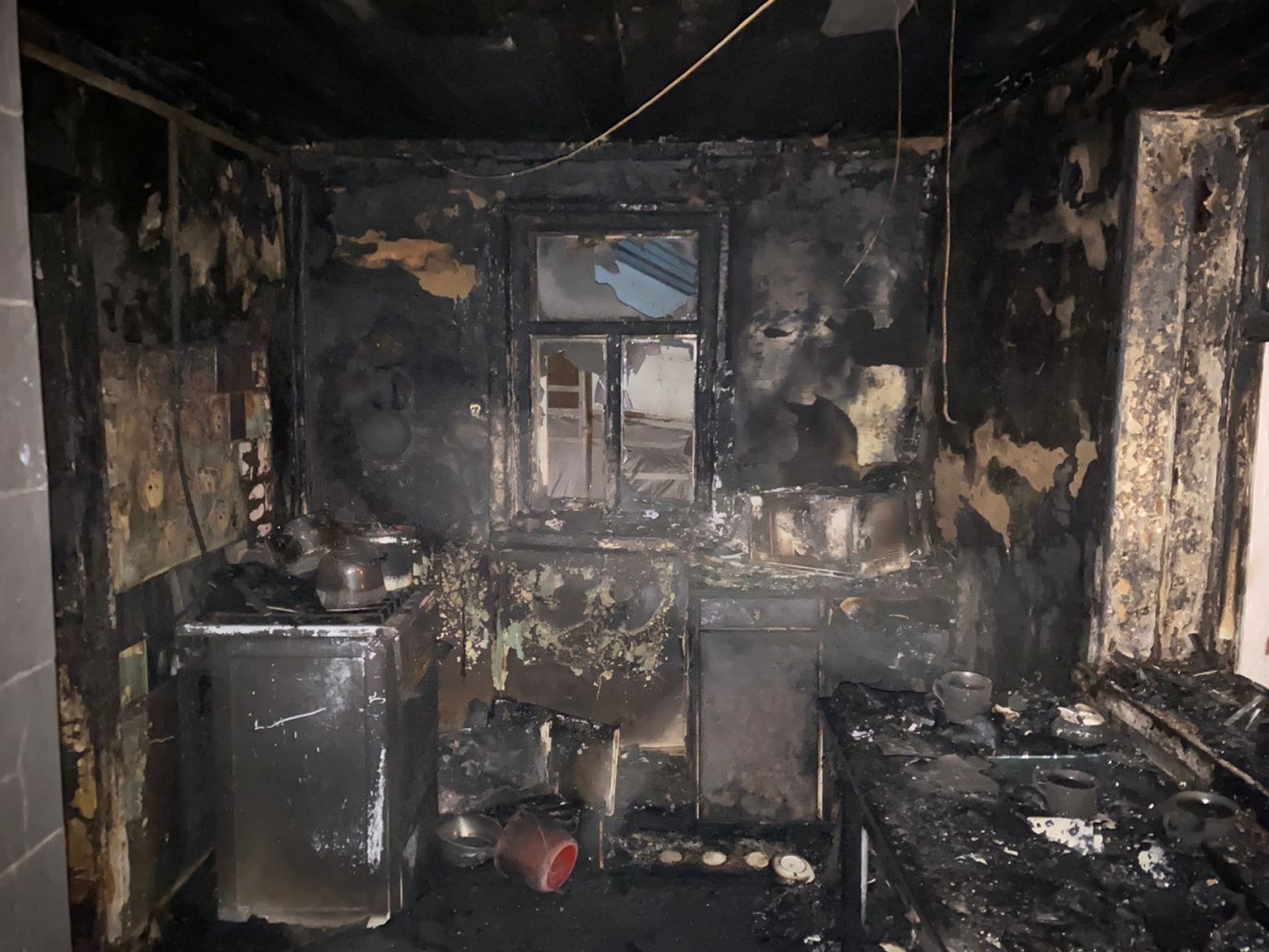 На пожаре в Астрахани погибли мать и сын