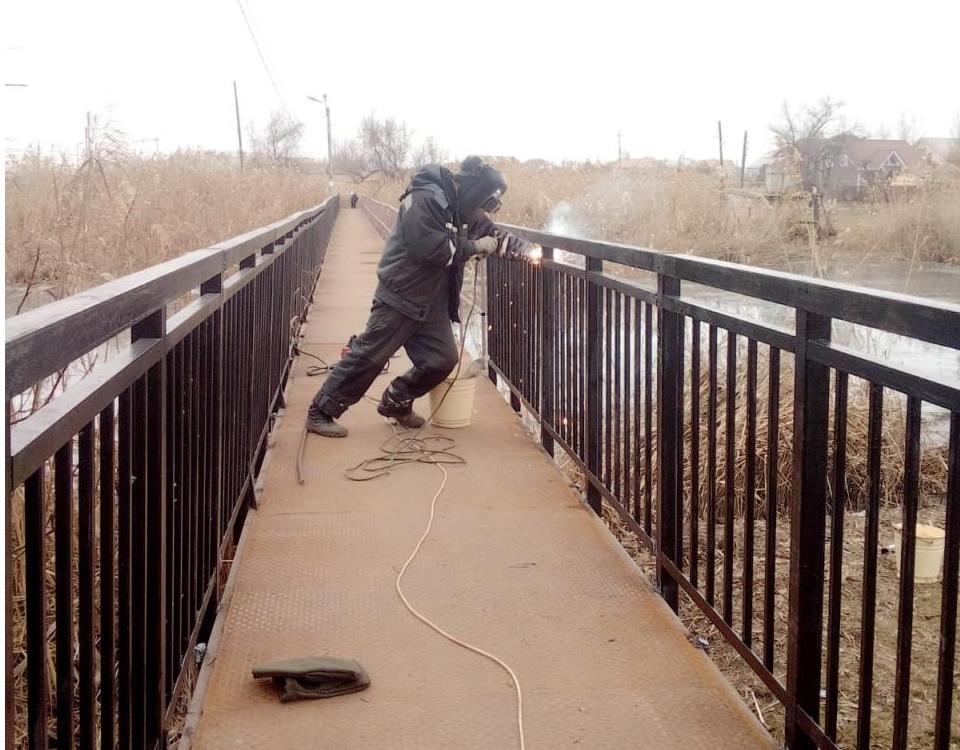 Пешеходный мостик на Солянке скоро вернут пешеходам после ремонта