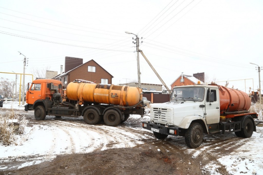 Астраханское правительство починит ничейную КНС, которая топит фекалиями поселок