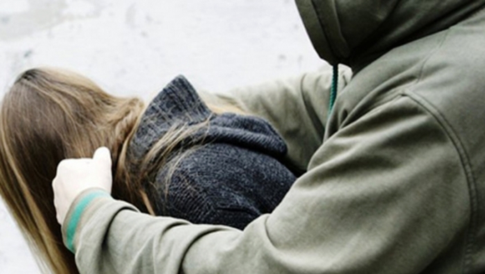 Астраханец позвал на встречу бывшую девушку и изнасиловал ее на улице