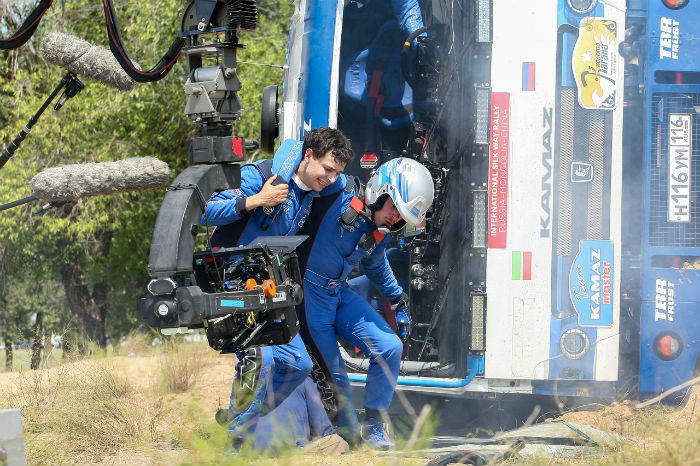 Невыносимая жара осложняет работу: кадры съемок сериала Бондарчука в Астрахани