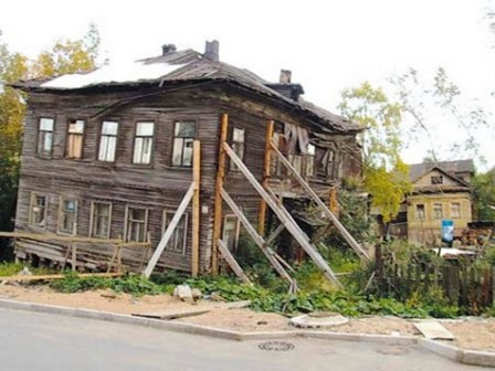 Администрация Астрахани увеличила расходы на переселение горожан из ветхого фонда