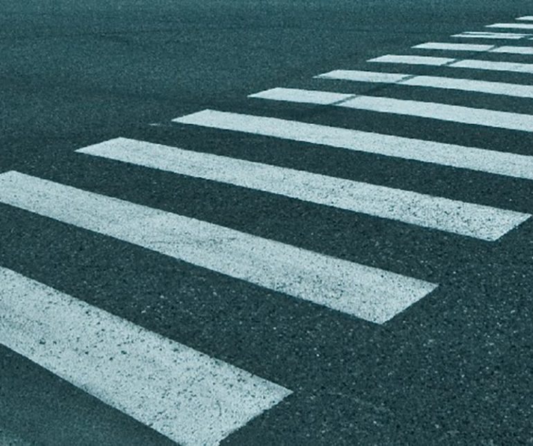 На одной из улиц Трусовского района Астрахани убрали пешеходный переход