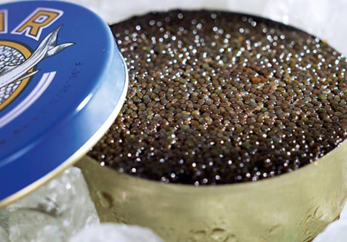 Астраханцы продали оперативнику черную икру и попали под следствие