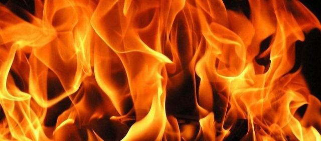 В Астрахани дети спалили сарай