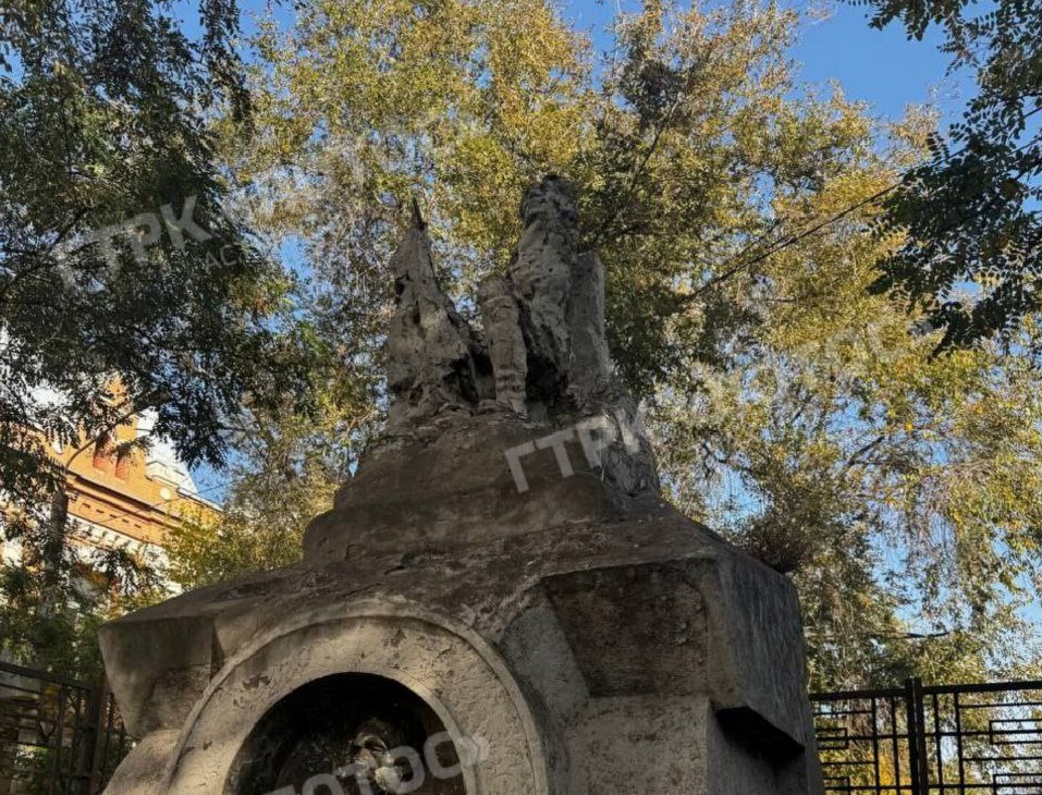 Астраханскому памятнику вернут отвалившуюся руку