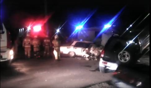 В Астрахани произошло жуткое лобовое столкновение двух авто. Видео