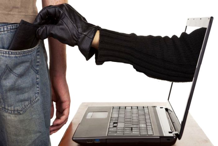 Житель Астрахани «инвестировал» мошенника почти на миллион