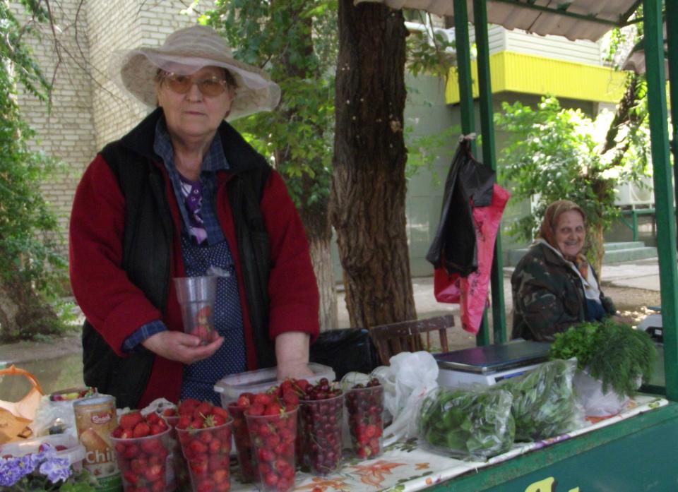 Работа ежедневно астрахань. Кряжевое мост астраханская область. Работа в астрахани вакансии. Требуется на работу грузчик. Рынок зеленые ряды астрахань.