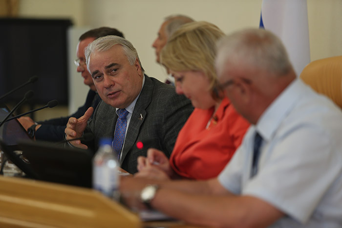 Комитет Госдумы по энергетике провел круглый стол в Думе Астраханской области