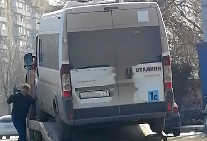 Водитель без прав возил пассажиров в Астрахани