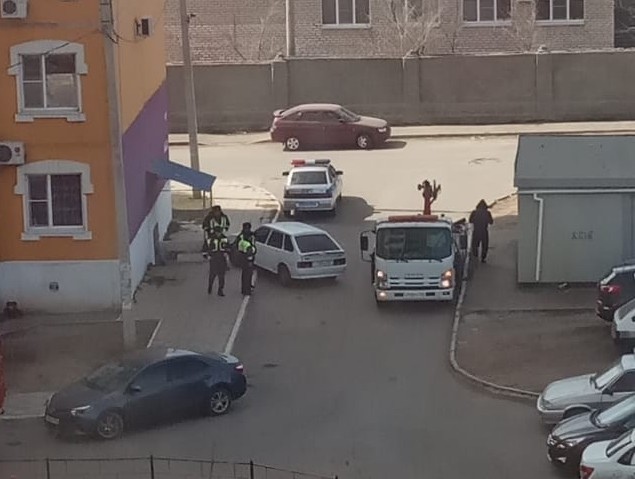 В Астрахани гения парковки застали врасплох