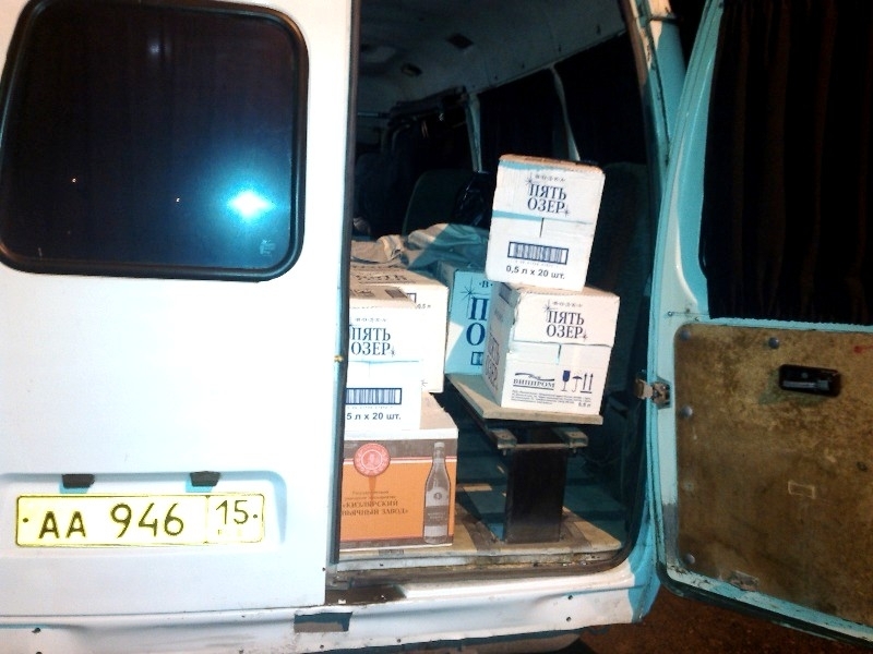 Астраханская полиция задержала очередную партию паленого алкоголя: 800 бутылок водки и 220 бутылок коньяка