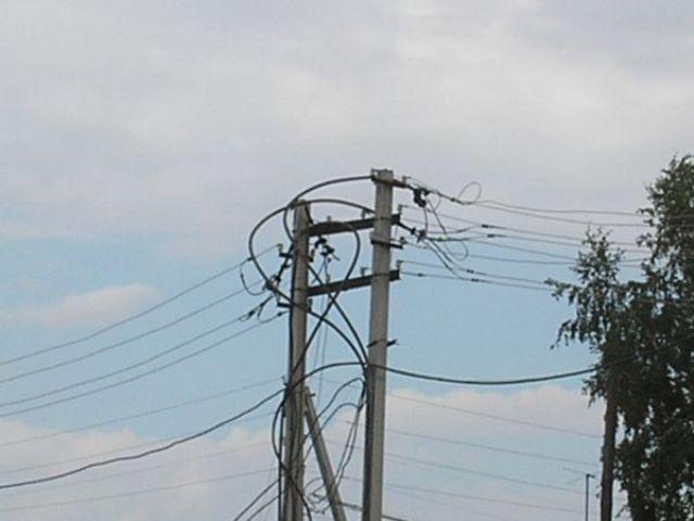 В Астрахани из-за обрыва линии электропередач сгорел "Камаз"