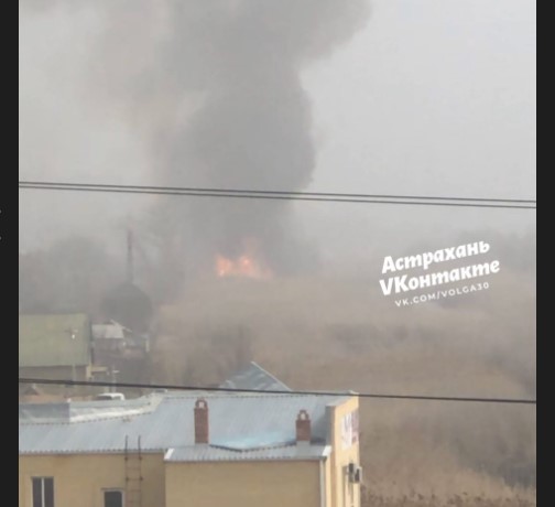 Микрорайон Казачий в огне: кадры пожара в Астрахани